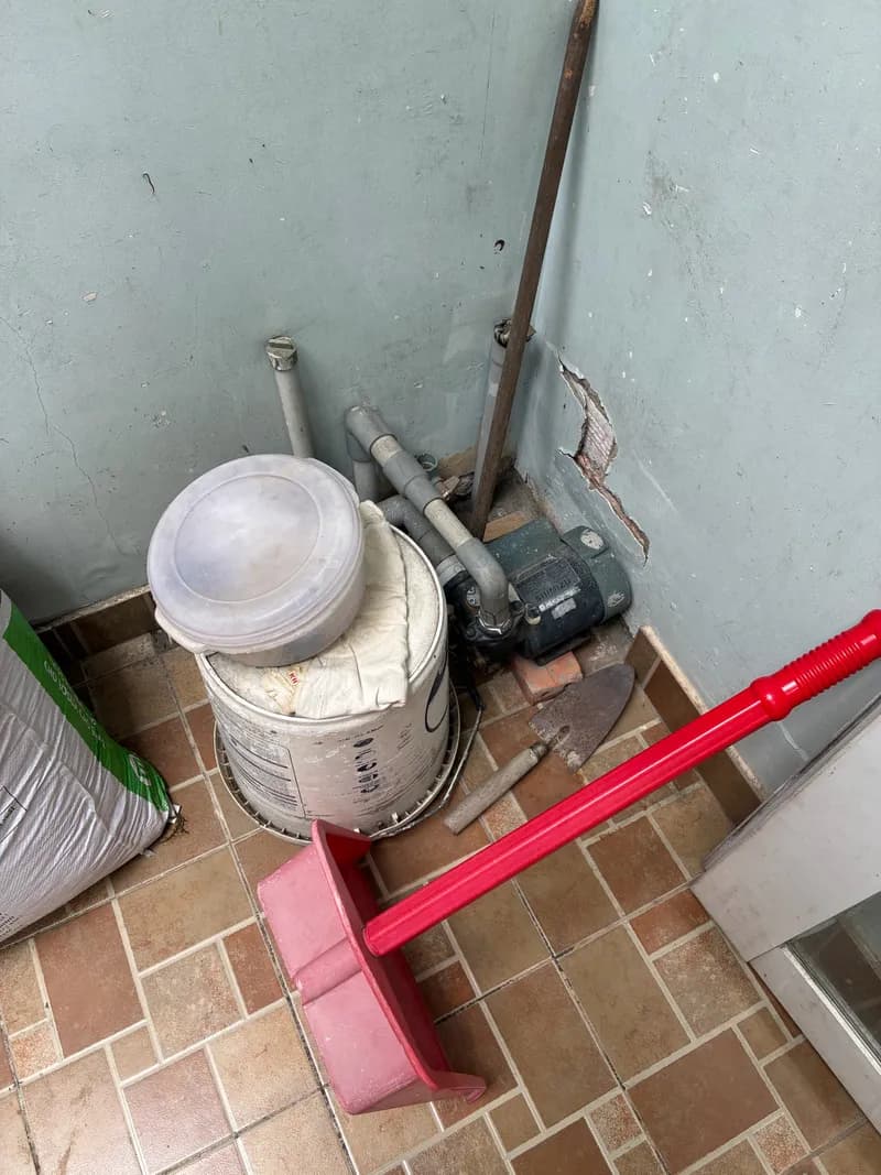 Sau khi hoàn thành sửa máy bơm nước tại Tân Phú — thợ Dương Oai