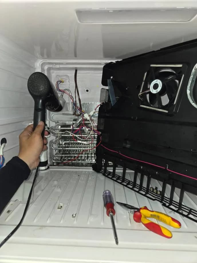 Trước sửa tủ lạnh side-by-side Hitachi tại phường 1 gò vấp, Gò Vấp — thợ Lê Hữu Lộc
