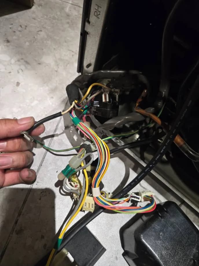 Kiểm tra, đấu nối lại dây điện tủ lạnh Mitsubishi tại Phú Nhuận tại Phú Nhuận