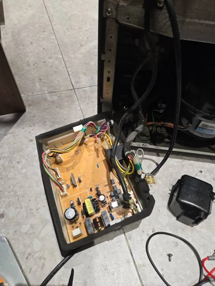 Trước sửa tủ lạnh Mitsubishi tại Phú Nhuận — thợ Lê Hữu Lộc