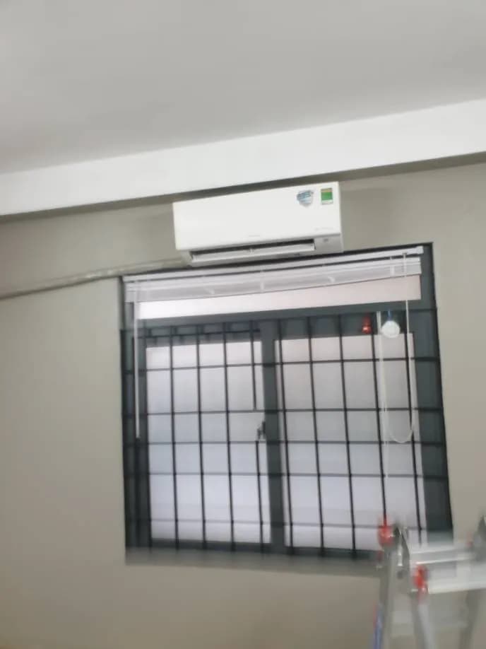 Trước sửa máy lạnh treo tường tại p.Khánh Hội, Quận 4 — thợ Phan Chí Tâm