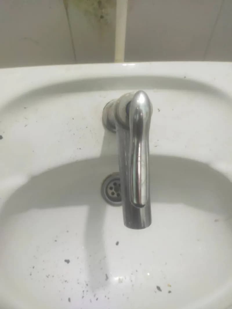 Trước sửa bồn rửa mặt tại Phường Thông Tây Hội, Gò Vấp — thợ Lê Đăng Tuấn