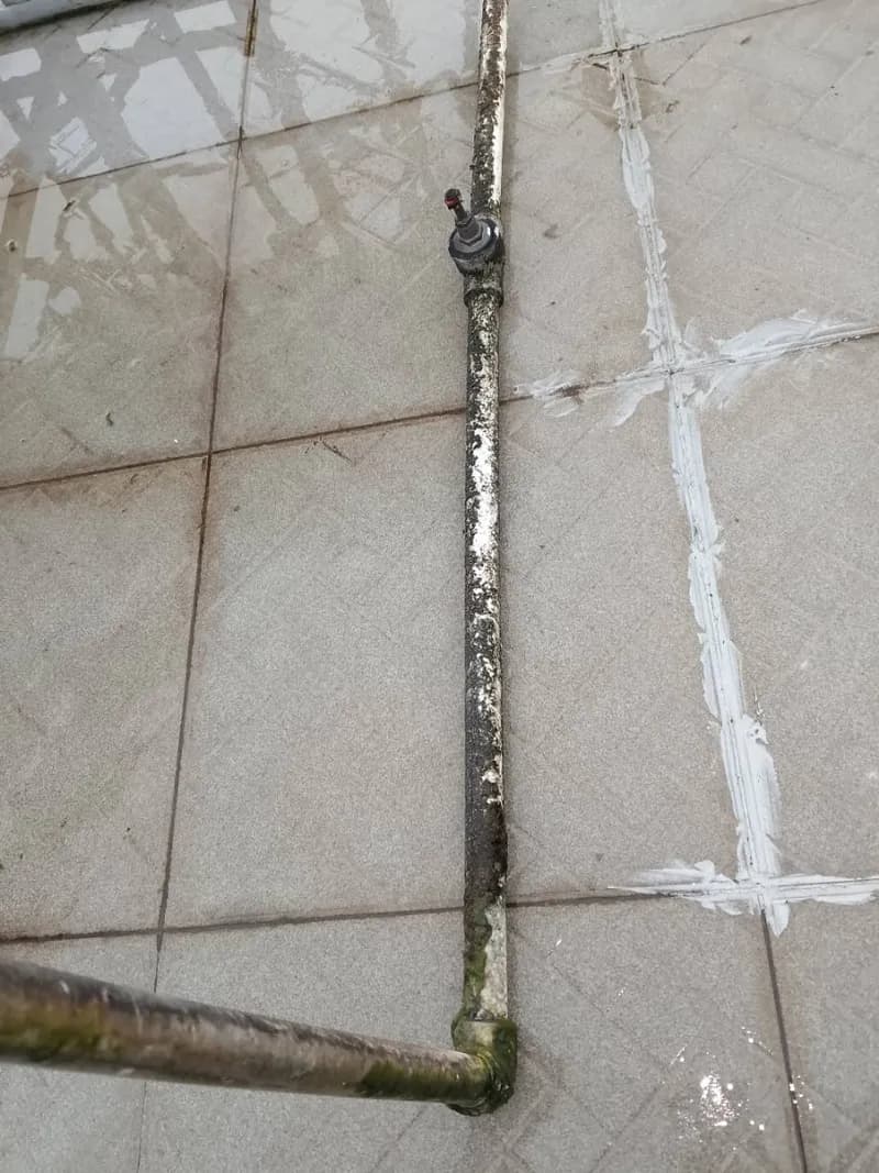 Trước sửa máy nước nóng năng lượng mặt trời Hwata tại Phường Bình Đông, Quận 8 — thợ Đỗ Văn Nhiều