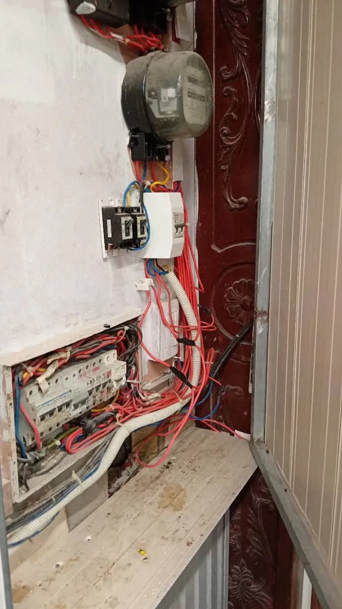 Thay thế cầu dao Hager và đấu nối lại tủ điện Phú Nhuận tại Phú Nhuận