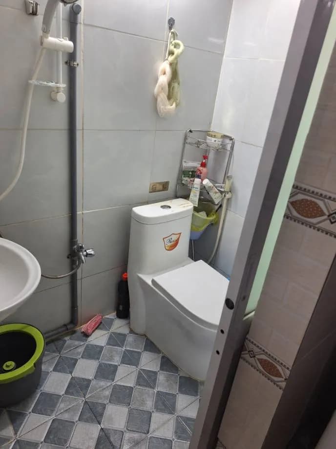 Sau khi hoàn thành sửa bồn cầu Proxia tại Quận 4 — thợ Trần Quốc Đông