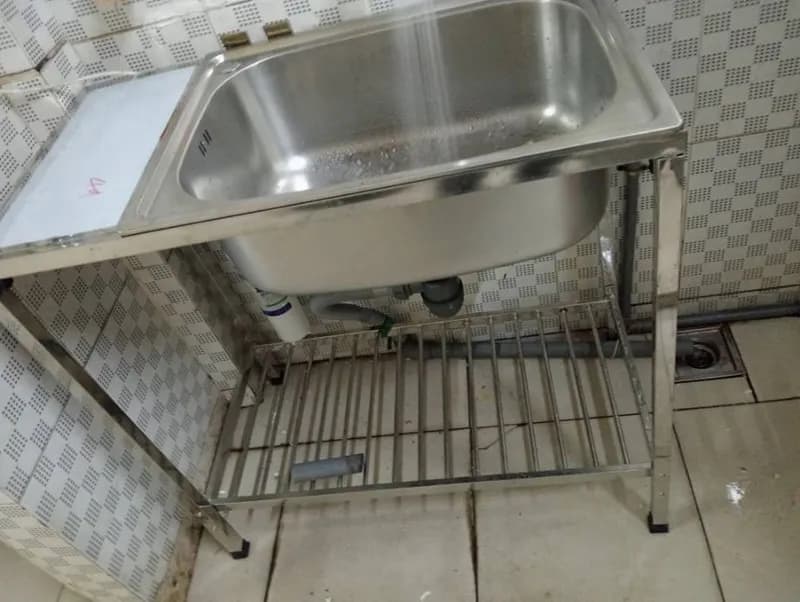 Sau khi hoàn thành sửa chậu rửa tại Bình Tân — thợ Võ Hồng Hải (5 sao)