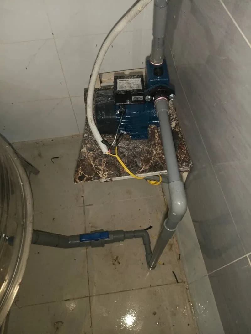Sau khi hoàn thành sửa máy bơm tăng áp Panasonic tại Bình Chánh — thợ Trần Ngọc Tùng