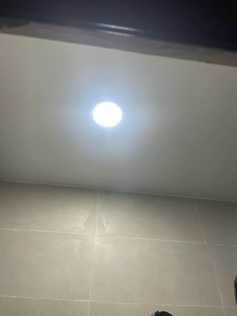 Thay thế 2 bóng đèn âm trần sảnh tại TPHCM giá 500k tại TPHCM