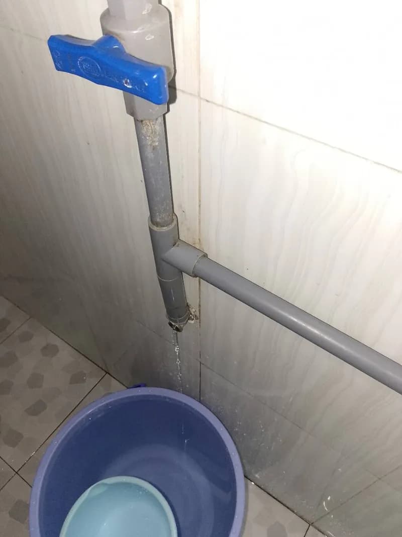 Trước sửa đường ống nước tại Quận 12 — thợ Trương Công Việt Trân