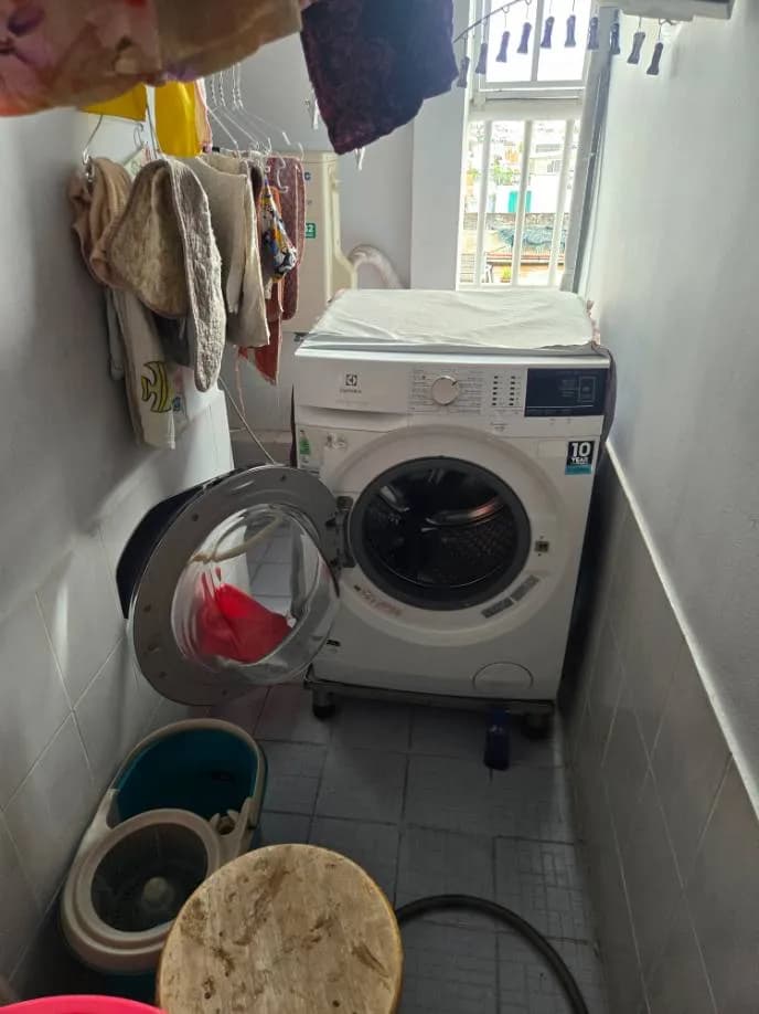 Trước sửa máy giặt cửa trước Electrolux tại Tân Bình — thợ Lê Hữu Lộc