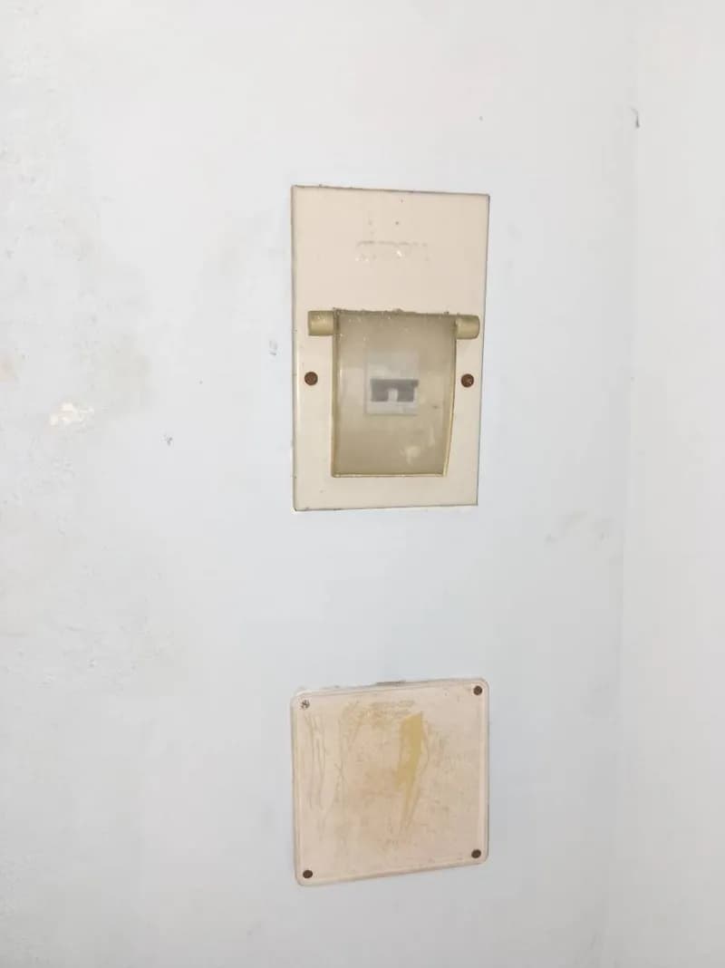 Sau khi hoàn thành sửa aptomat Clipsal tại phường tân bình, Tân Bình — thợ Trương Công Việt Trân