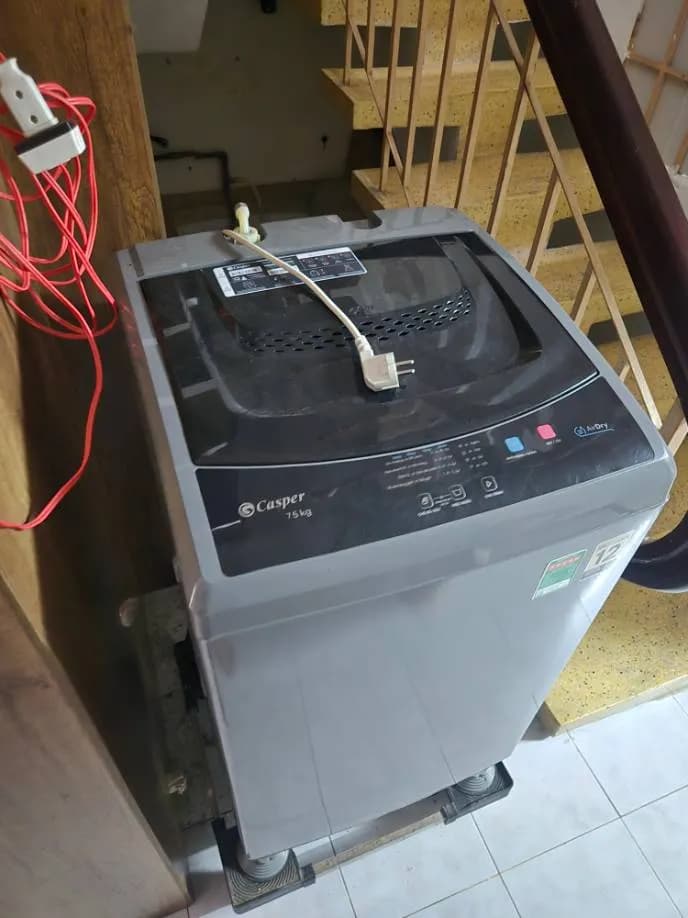 Trước sửa máy giặt lồng đứng Casper tại Tân Bình — thợ Lê Hữu Lộc