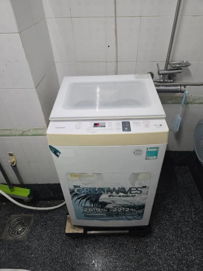 Sau khi hoàn thành sửa máy giặt cửa trên Toshiba tại Thủ Đức — thợ Lê Hữu Lộc