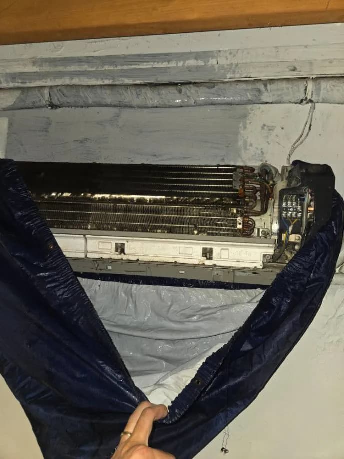 Trước sửa máy lạnh treo tường Sharp tại Quận 1 — thợ Lê Hữu Lộc