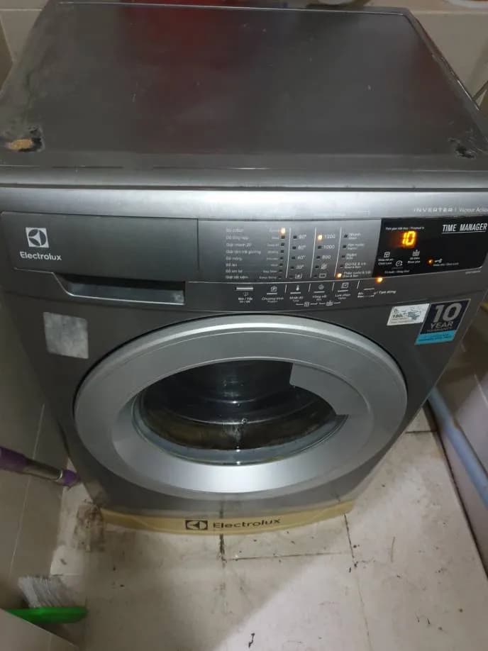 Sau khi hoàn thành sửa máy giặt cửa trước Electrolux tại Quận 3 — thợ Phan Chí Tâm