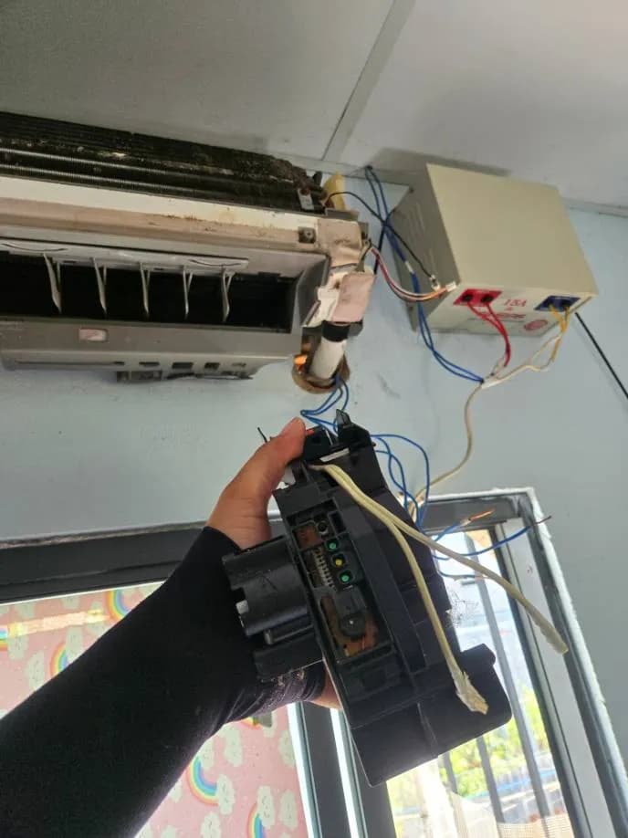 Trước sửa máy lạnh treo tường Daikin tại Gò Vấp — thợ Lê Hữu Lộc