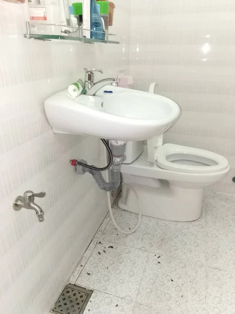 Trước sửa lavabo tại TPHCM — thợ Trương Công Việt Trân