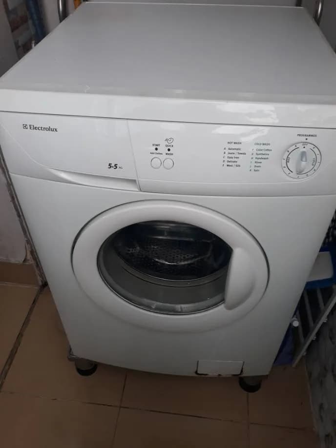 Sau khi hoàn thành sửa máy giặt cửa trước Electrolux tại xã Bình Hưng Bình Chánh TPHCM, Bình Chánh — thợ Đặng Anh Huy