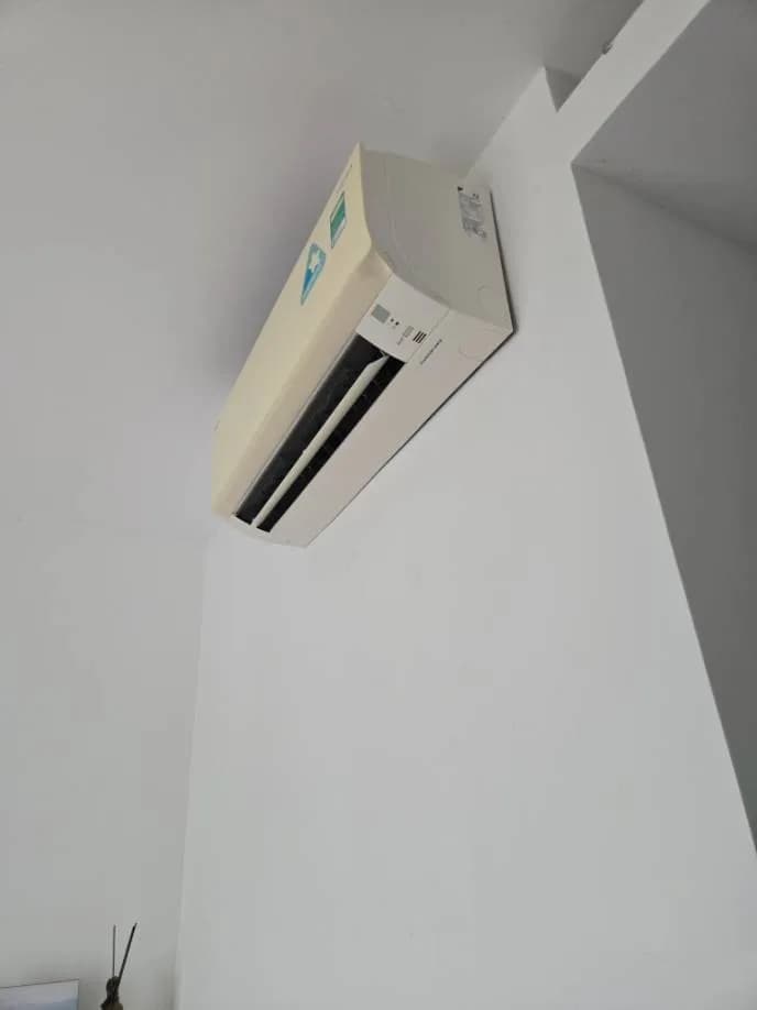 Sau khi hoàn thành sửa máy lạnh treo tường tại Bình Thạnh — thợ Lê Hữu Lộc