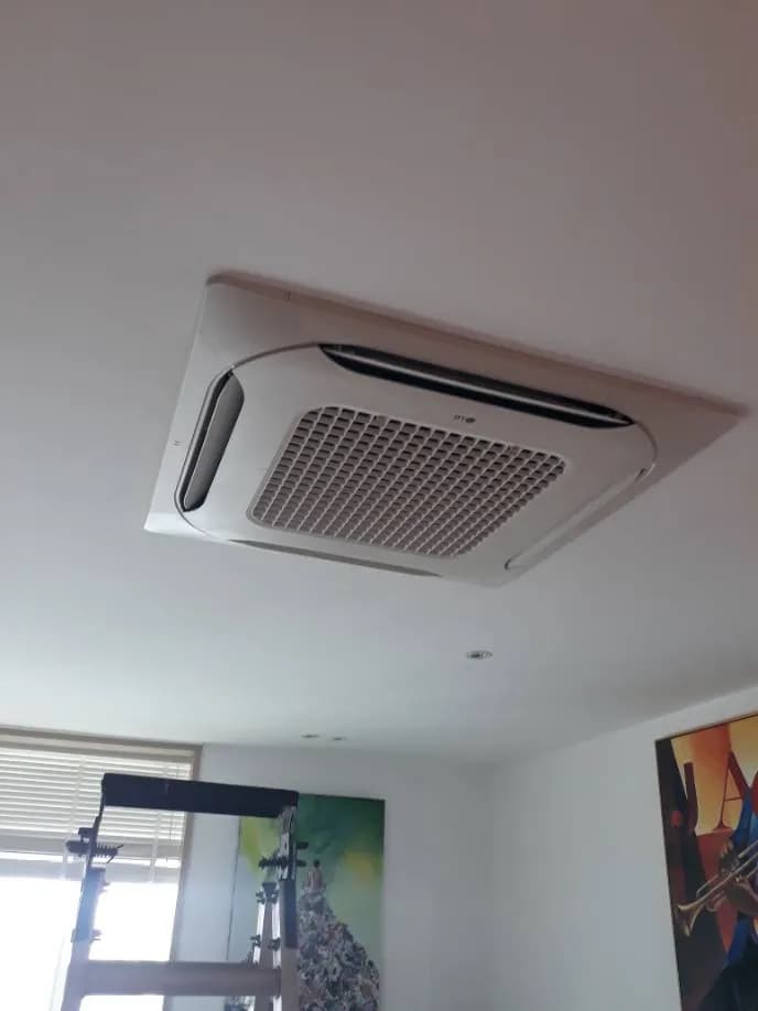 Sau khi hoàn thành sửa máy lạnh âm trần LG tại Quận 7 — thợ Đặng Anh Huy