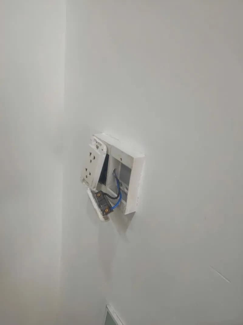 Trước sửa ổ cắm điện tại Thủ Đức — thợ Bùi Văn An