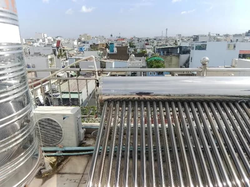 Trước sửa máy nước nóng năng lượng mặt trời tại Phường Bình Trị Đông A, Bình Tân — thợ Trương Công Việt Trân