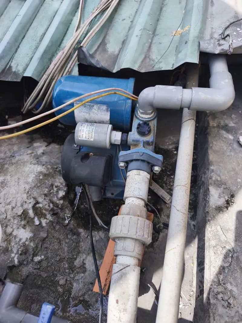 Trước sửa máy bơm tăng áp tại TPHCM — thợ Bùi Văn An