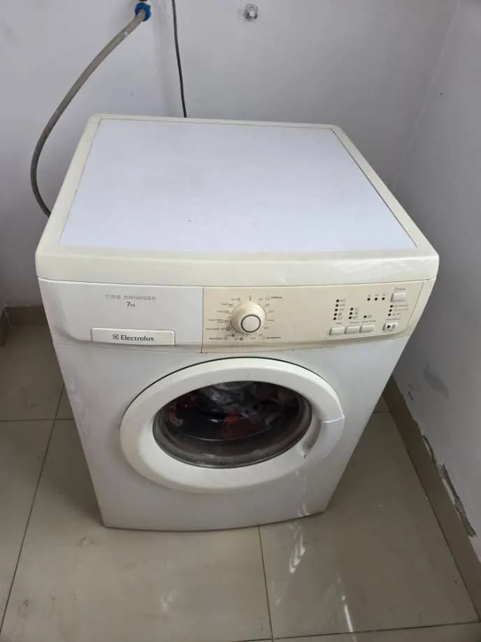 Sau khi hoàn thành sửa máy giặt cửa trước Electrolux tại Tân Bình — thợ Lê Hữu Lộc
