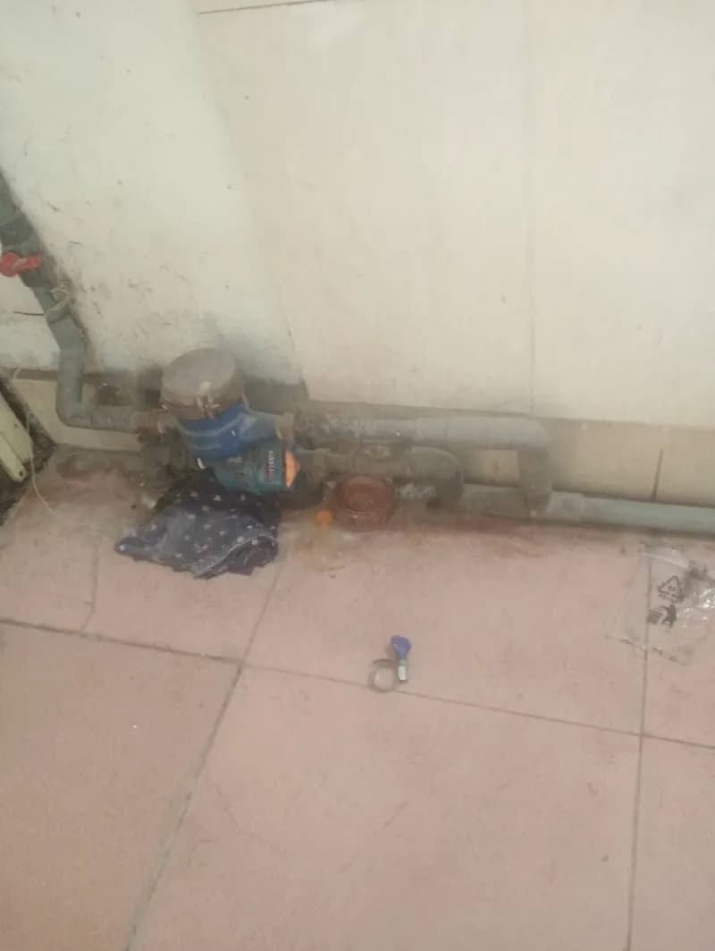 Trước sửa bồn nước tại TPHCM — thợ Võ Hồng Hải