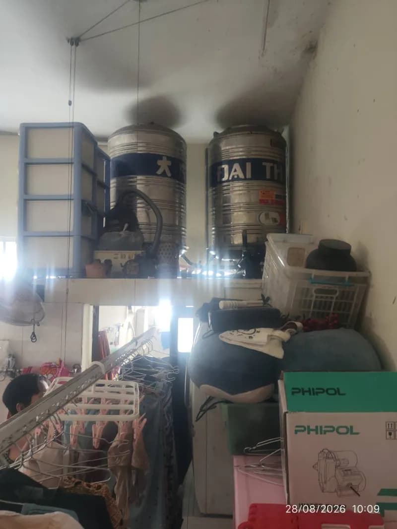 Trước sửa vòi xịt bồn cầu tại Quận 1 — thợ Nguyễn Hoàng Khánh