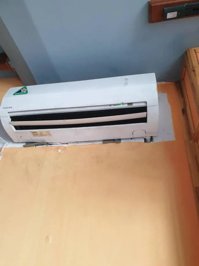 Trước sửa máy lạnh treo tường Toshiba tại Quận 6 — thợ Phan Chí Tâm