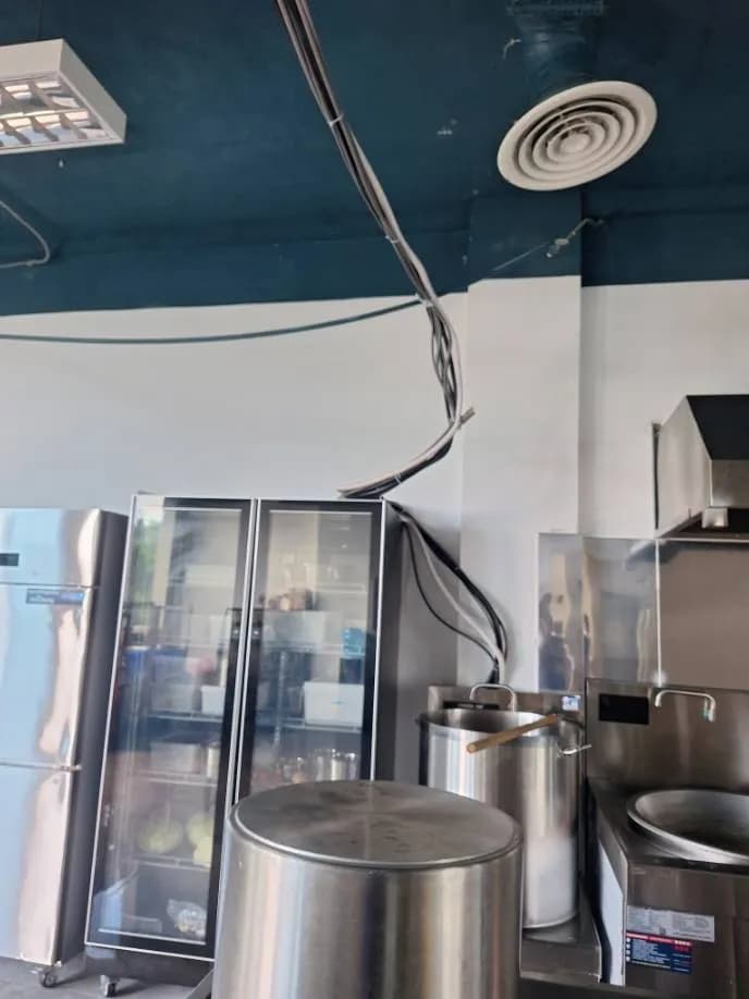 Trước sửa hệ thống dây điện tại Nhà Bè — thợ Trần Quốc Đông