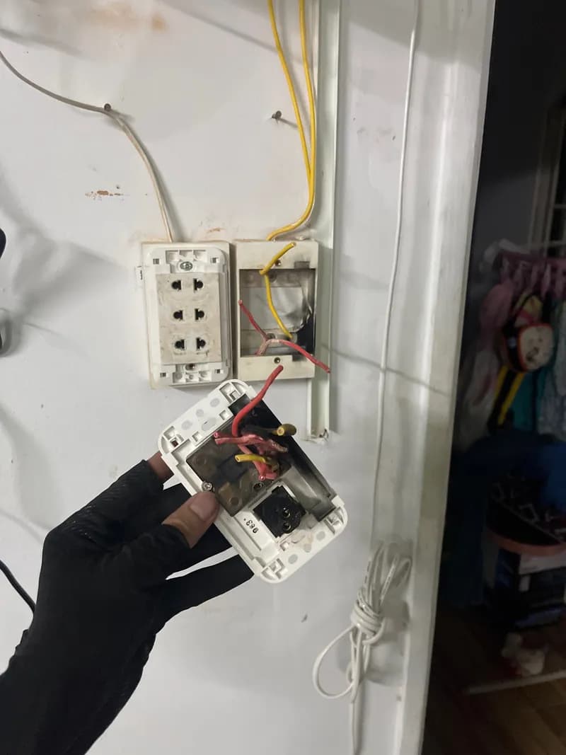 Trước sửa CB điện Schneider tại Quận 4 — thợ Đặng Văn Thịnh