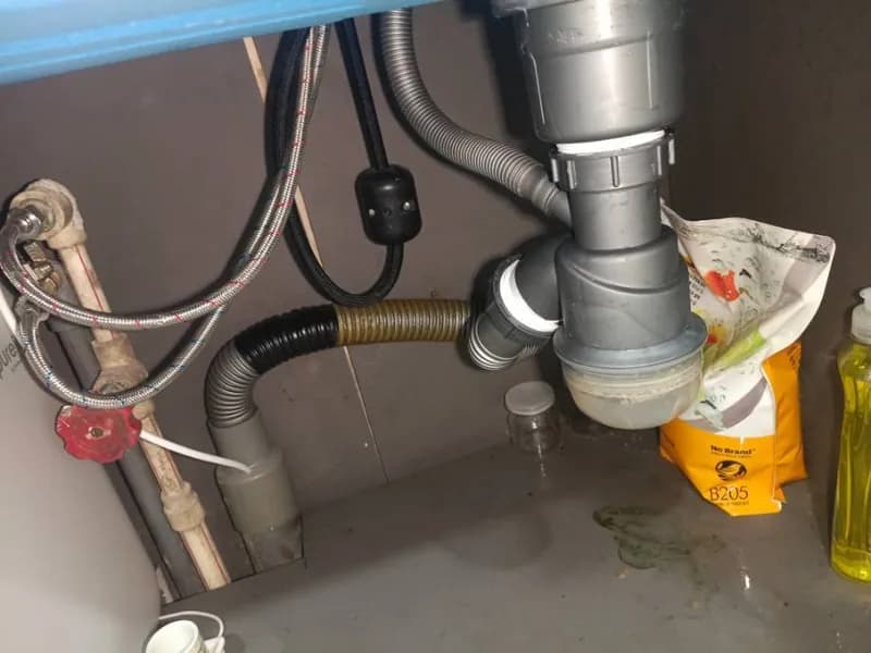 Trước sửa bồn rửa chén tại Quận 10 — thợ Trần Ngọc Tùng