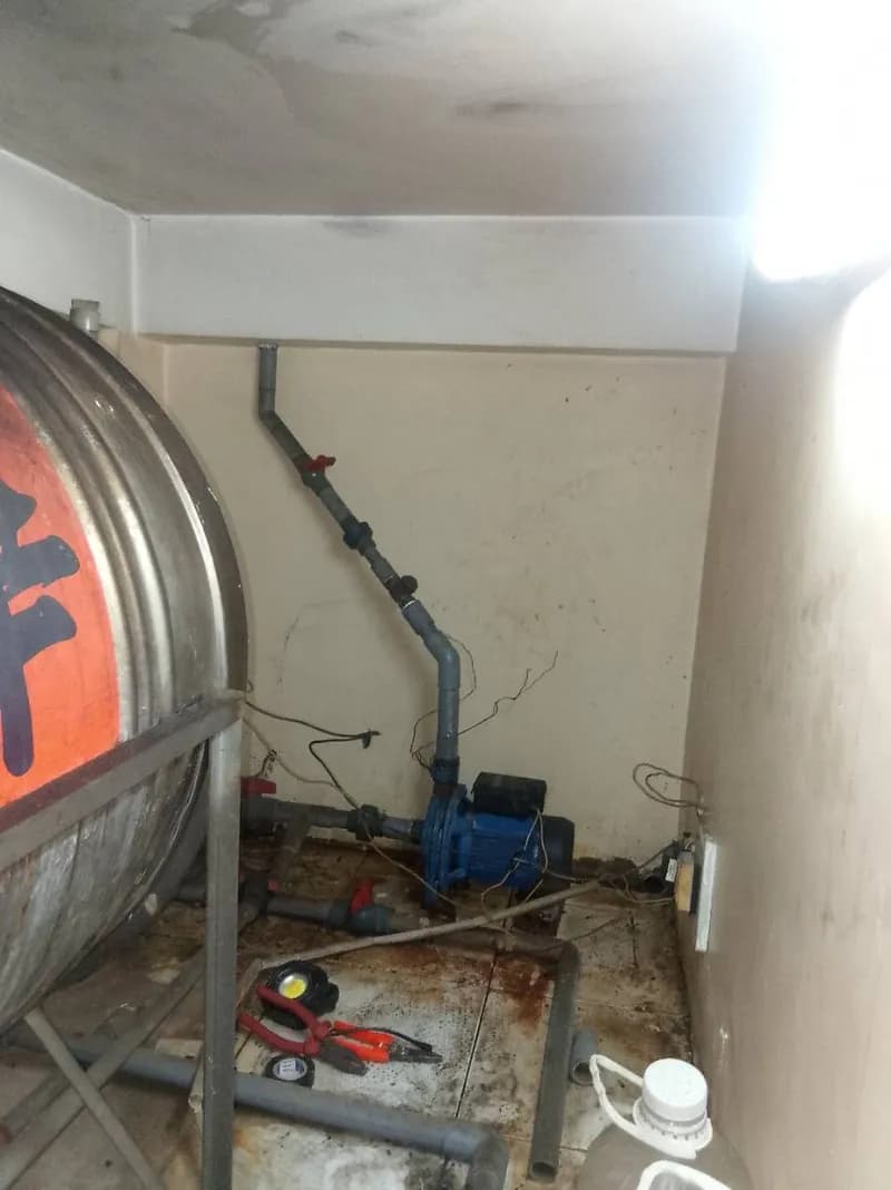 Trước sửa máy bơm nước tại Quận 11 — thợ Trương Công Việt Trân