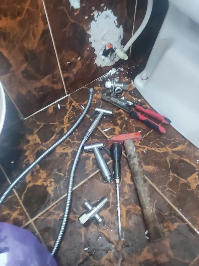 Trước sửa vòi xịt bồn cầu tại Phường Thủ Đức - TP.HCM, Thủ Đức — thợ Bùi Văn An