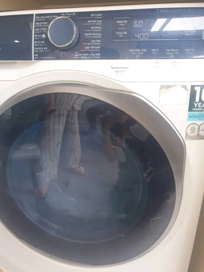 Sau khi hoàn thành sửa máy giặt cửa trước Electrolux tại Quận 10 — thợ Phan Chí Tâm