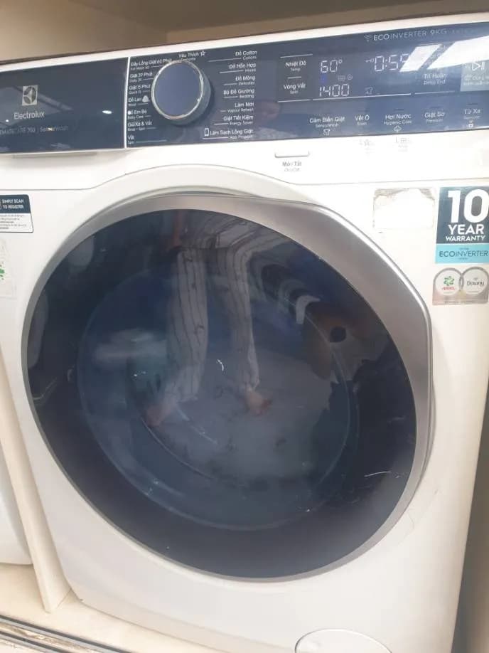 Trước sửa máy giặt cửa trước Electrolux tại Quận 10 — thợ Phan Chí Tâm