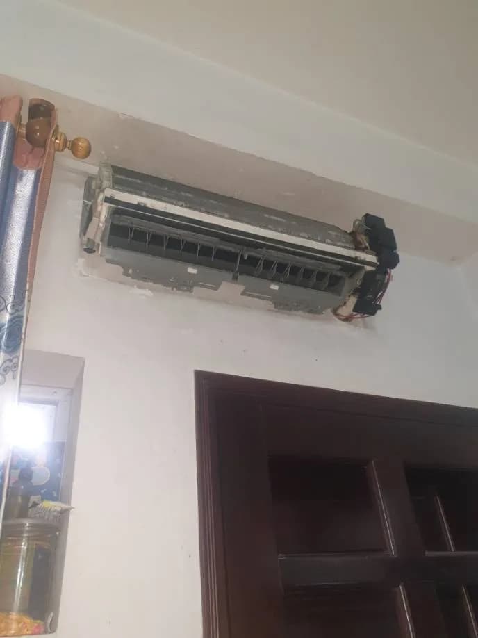 Trước sửa máy lạnh treo tường tại xã Bình Hưng tphcm, Bình Chánh — thợ Phan Chí Tâm