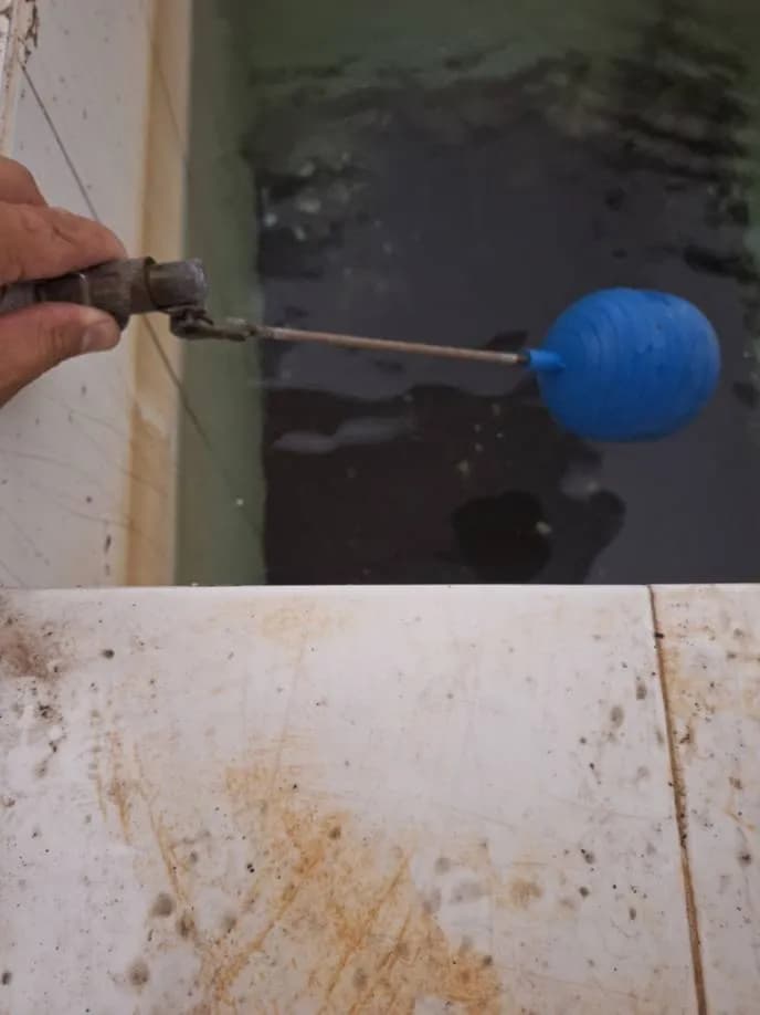 Trước sửa phao cơ tại Bình Chánh — thợ Trần Quốc Đông