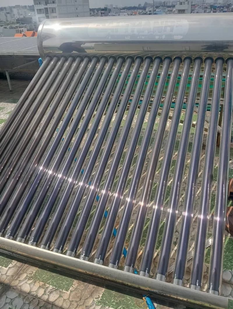 Trước sửa máy nước nóng năng lượng mặt trời Tân Á Đại Thành tại Tân Phú — thợ Võ Hồng Hải