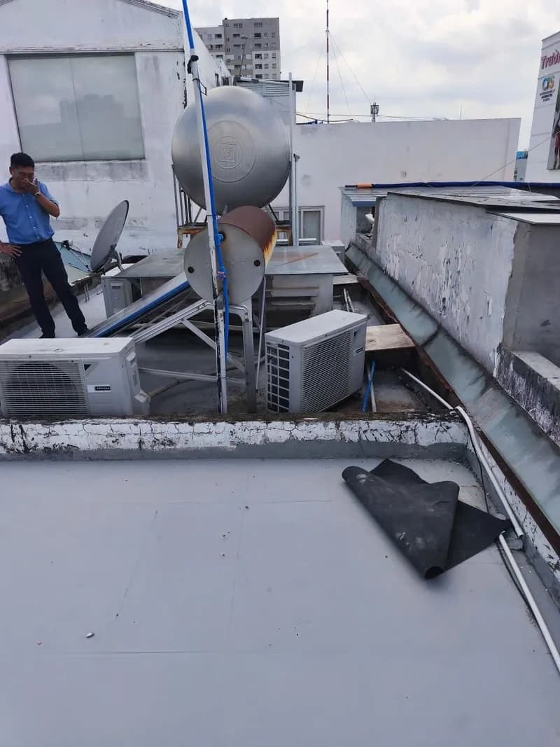 Sau khi hoàn thành sửa: Chống thấm sàn sân thượng và tường bị bong tróc tại Bình Thạnh tại Bình Thạnh — thợ Bùi Văn An