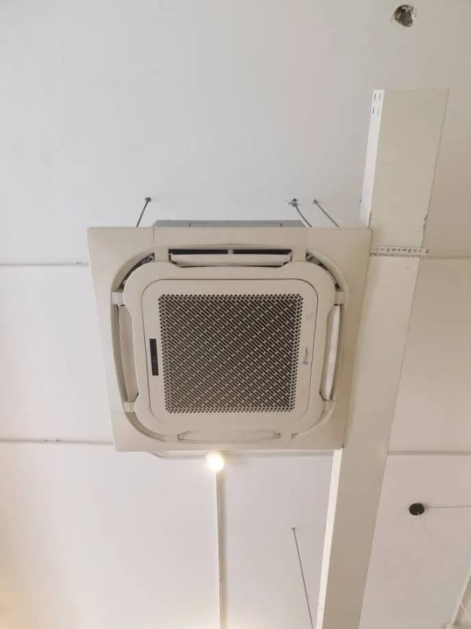 Sau khi hoàn thành sửa máy lạnh âm trần Casper tại Quận 7 — thợ Phan Chí Tâm