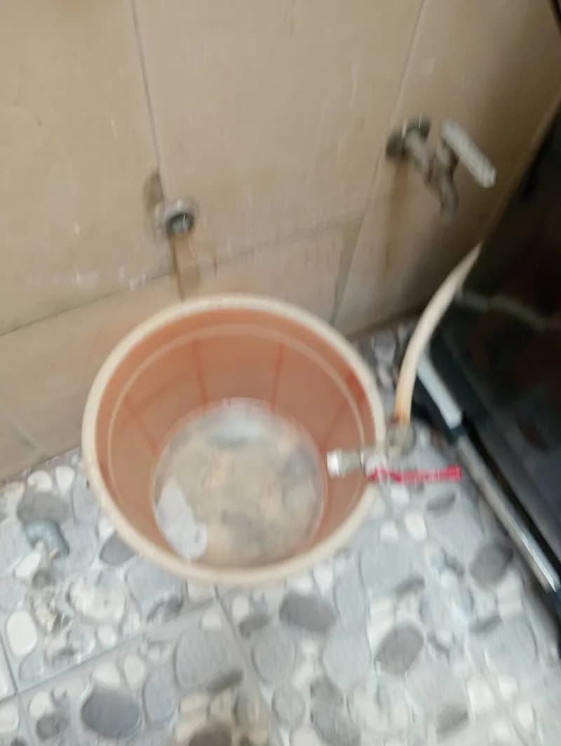 Trước sửa vòi nước tại Tân Phú — thợ Võ Hồng Hải