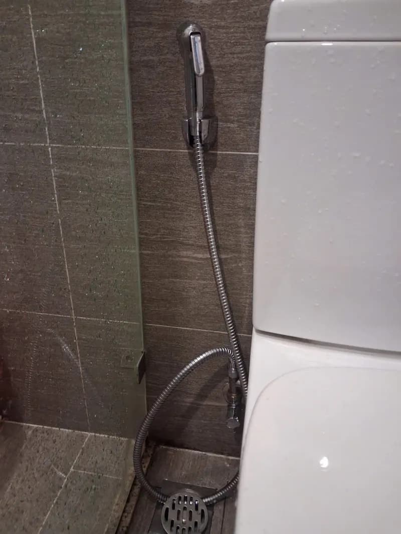 Thay mới vòi xịt bồn cầu tại Thủ Đức giá 450k tại Thủ Đức