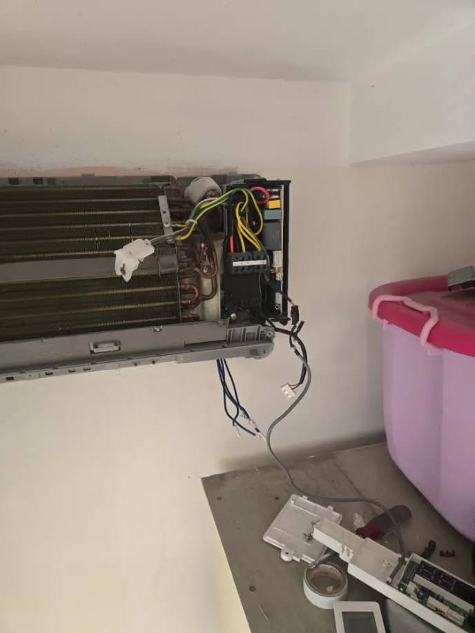 Trước sửa máy lạnh treo tường Funiki tại Phú Nhuận — thợ Lê Hữu Lộc