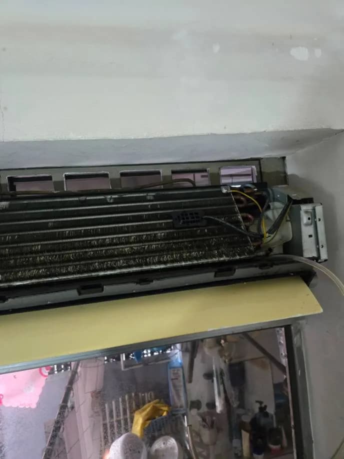 Trước sửa máy lạnh treo tường Samsung tại Tân Phú — thợ Lê Hữu Lộc