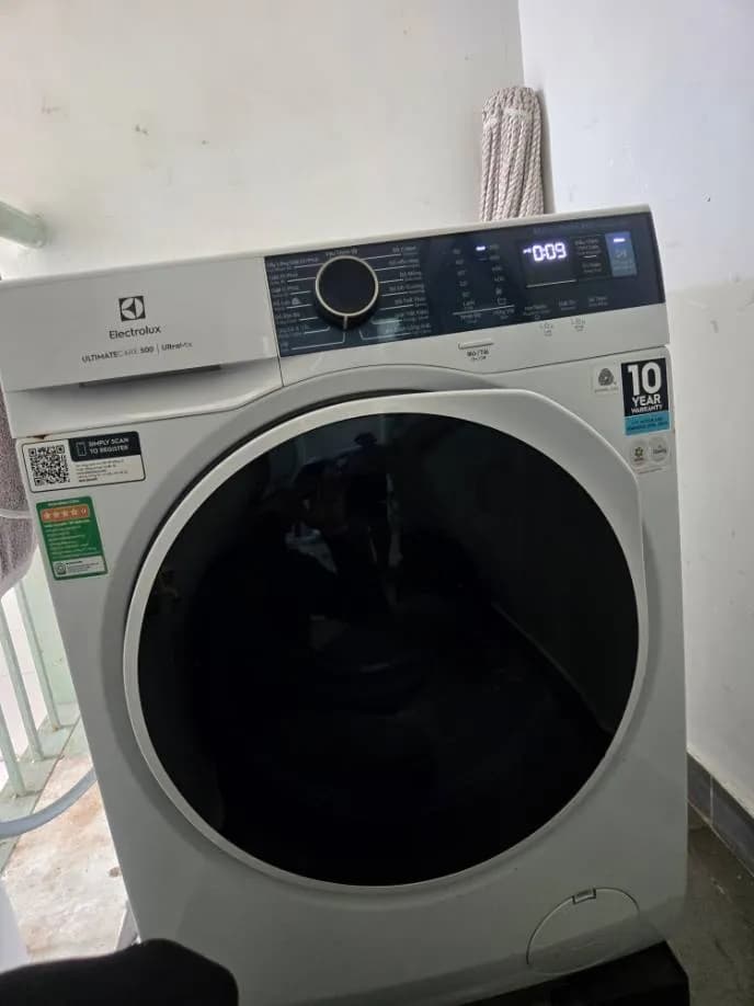Sau khi hoàn thành sửa máy giặt cửa trước Electrolux tại Gò Vấp — thợ Lê Hữu Lộc
