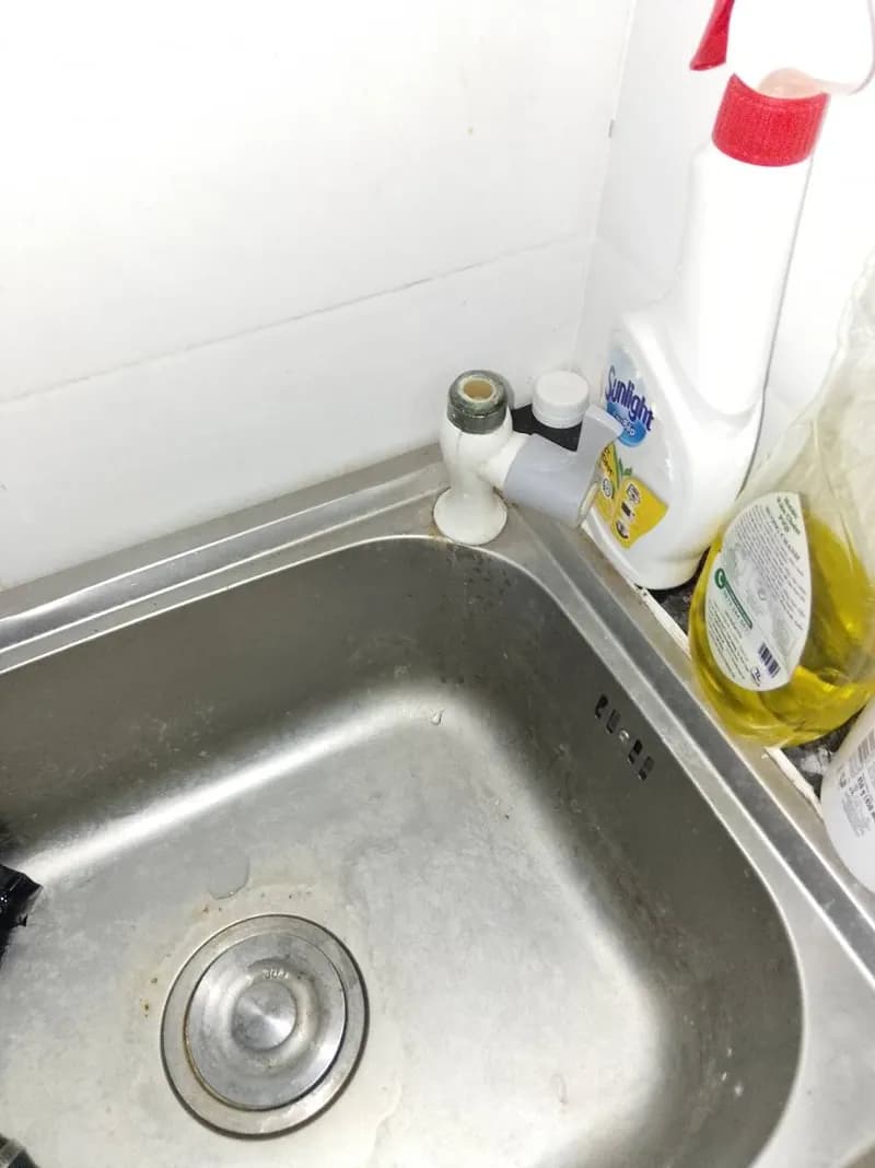 Trước sửa vòi nước bồn rửa bát tại phường hạnh thông gò vấp, Gò Vấp — thợ Trương Công Việt Trân