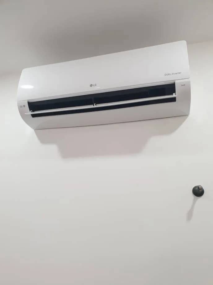 Sau khi hoàn thành sửa máy lạnh treo tường LG tại Nhà Bè — thợ Phan Chí Tâm